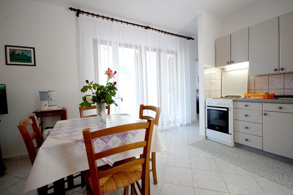 Apartments Klic Malinska Buitenkant foto